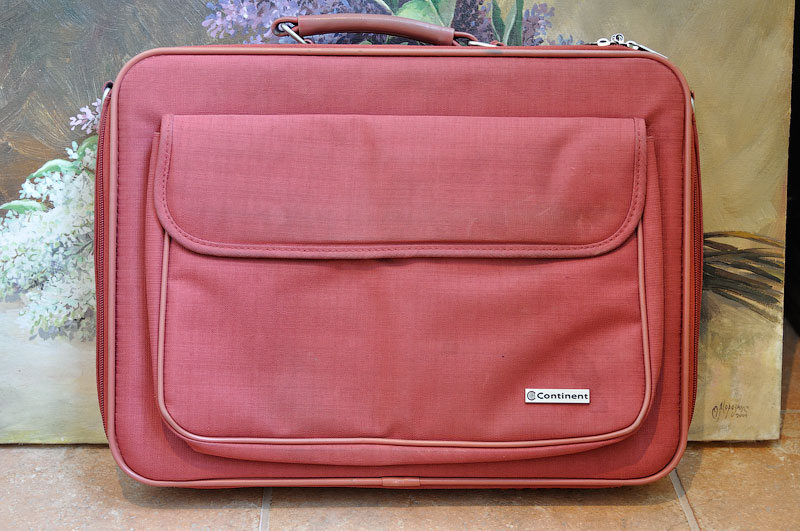 Красная сумка для ноутбука